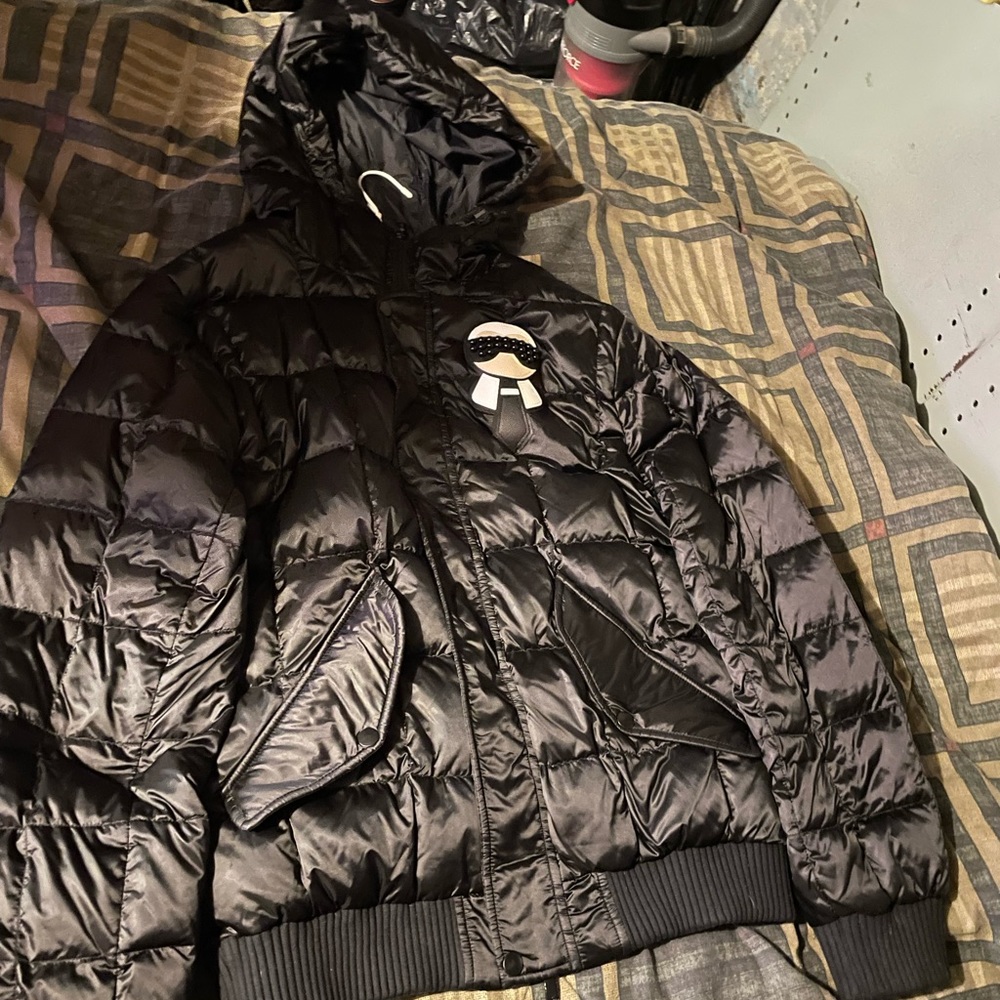 Selling because I no longer wear I’ve had it for about 4 months